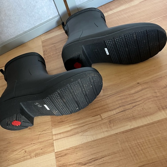 Hunter Chelsea Rain Boot Size 37 - Picture 3 of 8